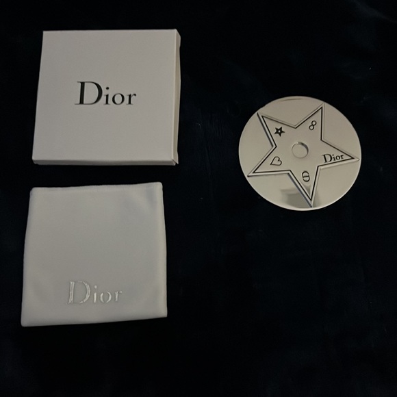 ⭐️C Dior travel pouch and mirror with gift box. - Picture 7 of 17